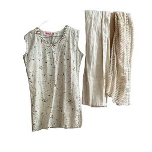 Indian dress: salwar kameez